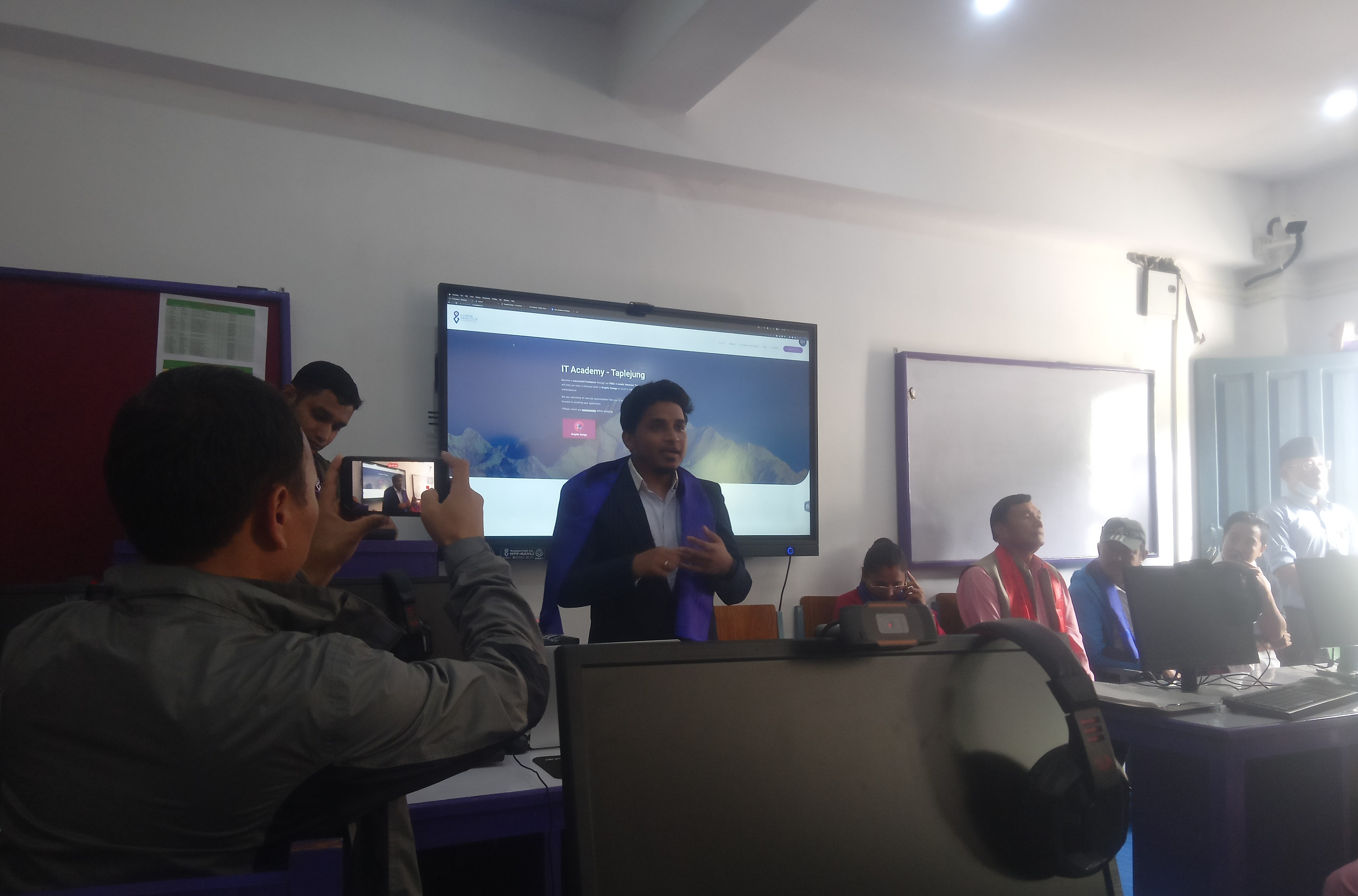 ताप्लेजुङमा पहिलो पटक ६ महिने ग्राफिक डिजाईन तालिम सुरु